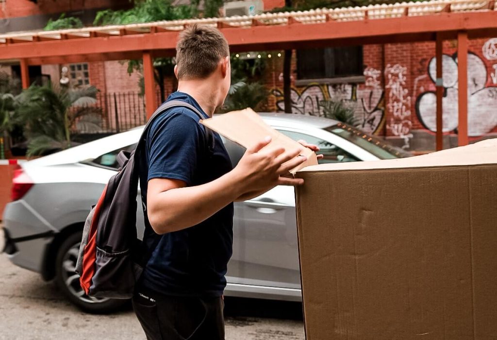 Best Ways to Pack Hanging and Folded Clothes for Moving